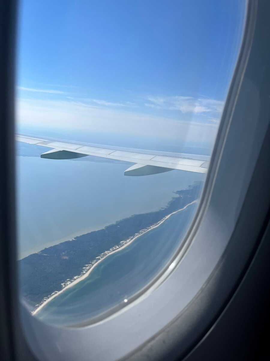 Вид из иллюминатора на Куршскую косу.