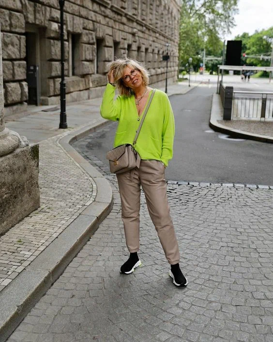 Образ с ярким кардиганом