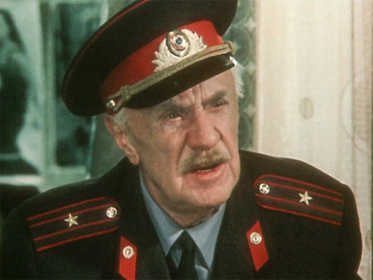 Майор Анискин. Источник https://img51994.domkino.tv/img/2017-07-24/fmt_114_24_9.png