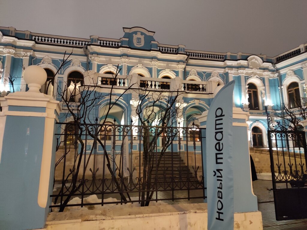 Неожиданный спектакль в прекрасном особняке 