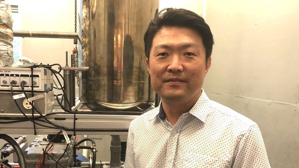 Подпись к изображению,Профессор Кук говорит, что существует «чрезвычайно высокий» уровень интереса к дизельным двигателям, работающим на водороде.