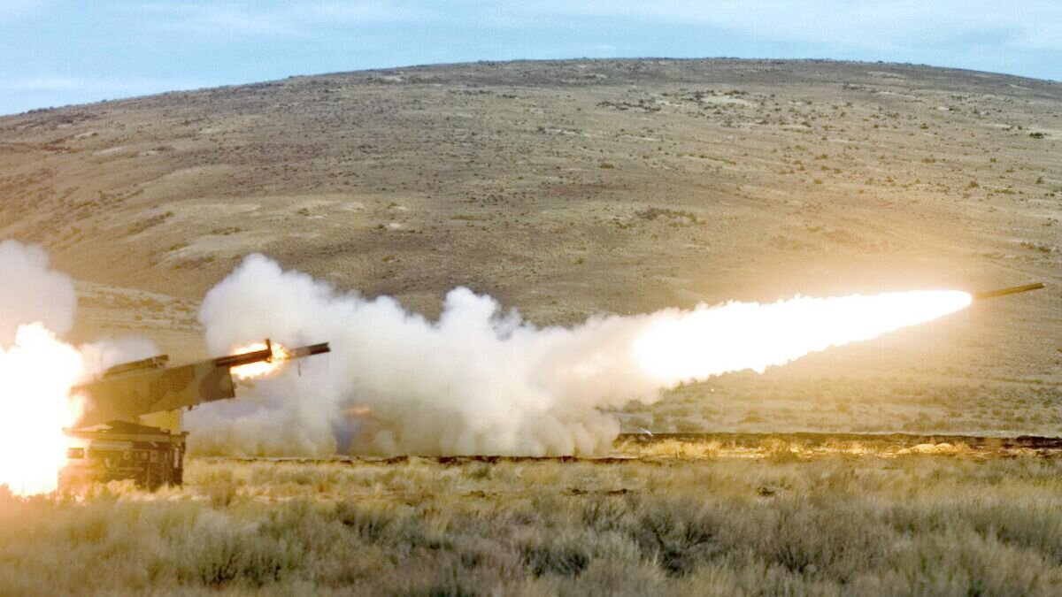    Американская высокомобильная артиллерийская ракетная система HIMARS© AP Photo / Peter Haley