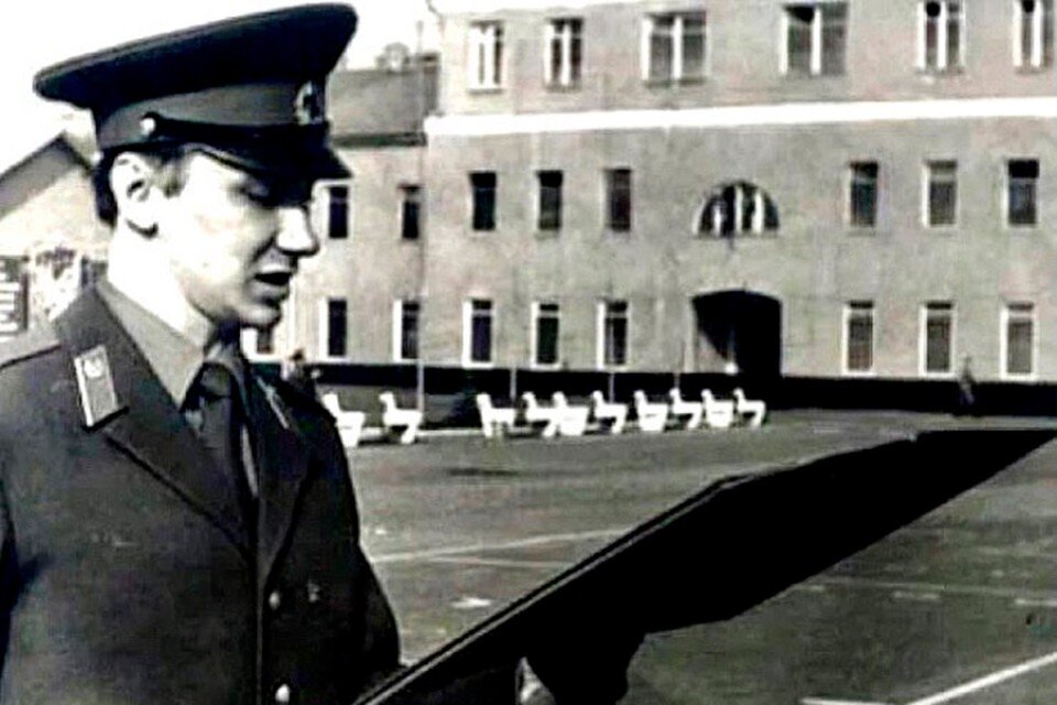     Николаев грустил, что на присягу пришлось сбрить усы.  социальные сети