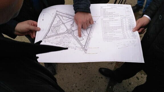     В Ростове-на-Дону объявили конкурс по выбору подрядчика, который сделает проект реконструкции дороги на улице Берберовская, говорится в материалах Госзакупок.