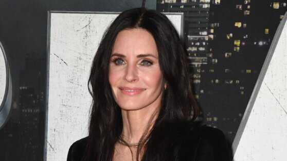    Кортни Кокс пожалела, что не могла остановиться с "уколами красоты" Ирина Петрова