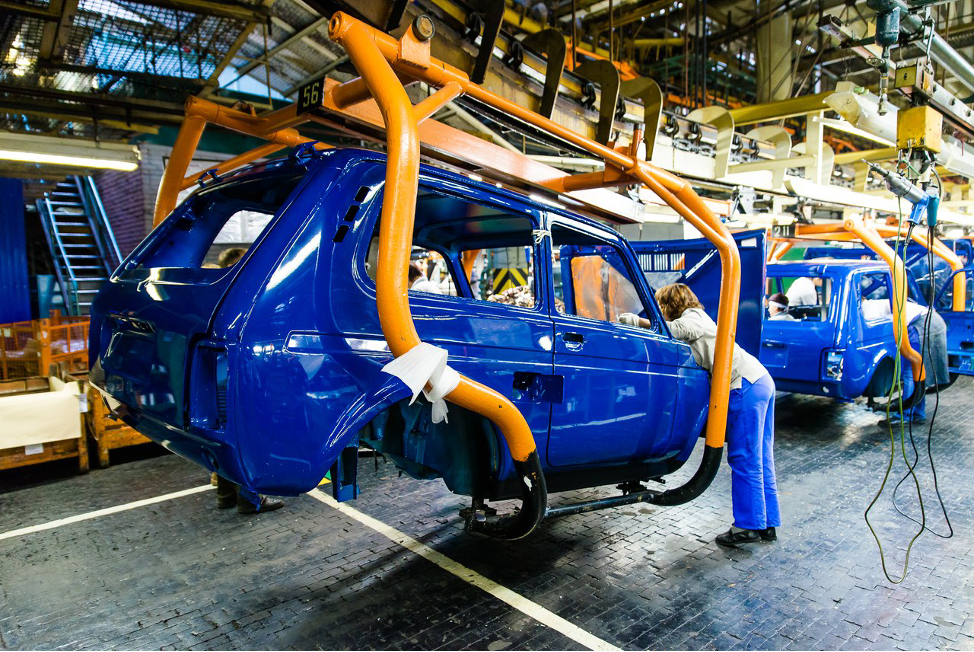 Выпуск автоваза. Завод АВТОВАЗ Тольятти. Конвейер АВТОВАЗА 2023.