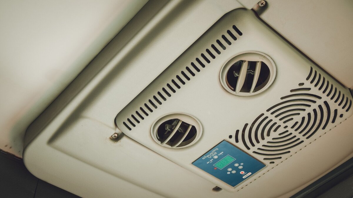     Один из самый популярных городских маршрутов № 88 обслуживают небольшие и сравнительно новые автобусы. Однако в них очень редко водители включают кондиционеры, а в лучшем случае открывают просто окна.