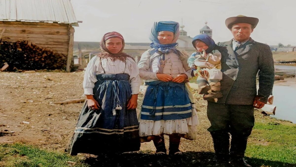 Почему на старинных фото во дворах около домов совсем нет ни ни деревьев, ни  травки | Изнанка финансовой истории | Дзен