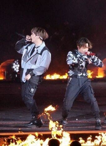 Юнги и Хосок.