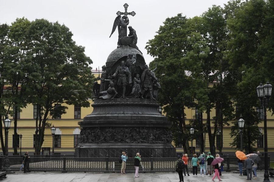    Памятник «Тысячелетие России» на территории кремля в Великом Новгороде © Александр Гальперин/РИА Новости