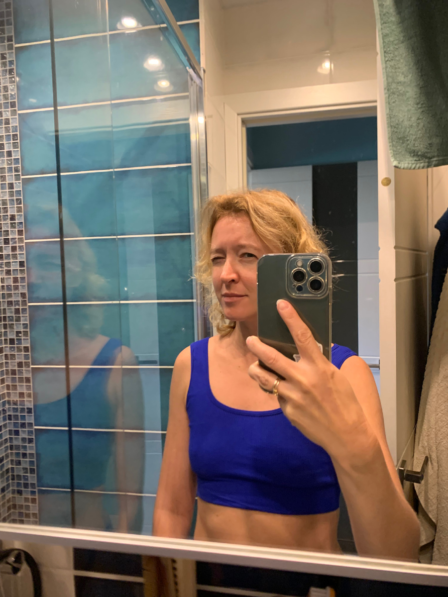 В чистое зеркало смотреть приятнее))