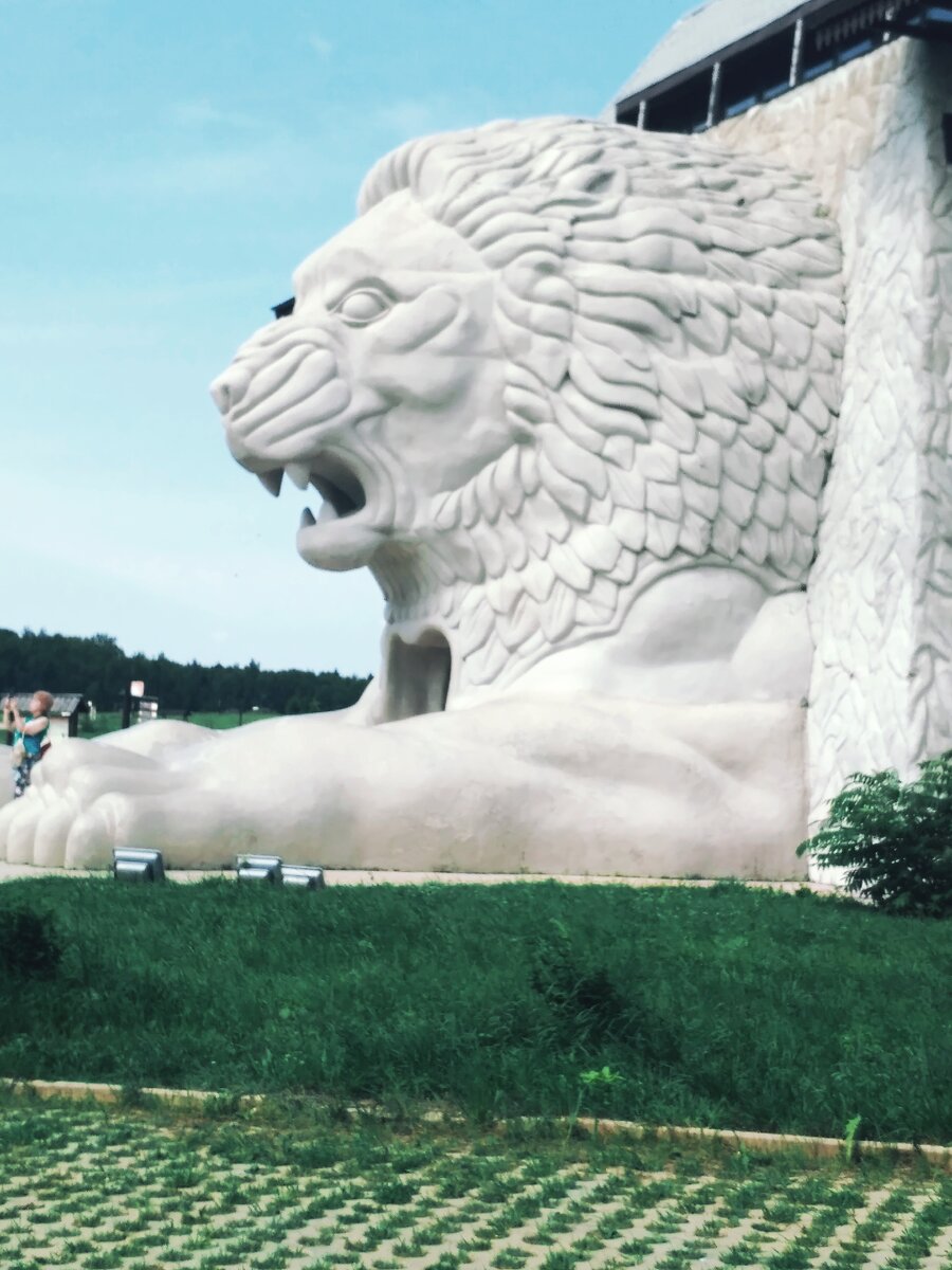 Добро пожаловать в Шри-Ланку! Этноотель с оригинальным входом в виде раскрытой пасти льва