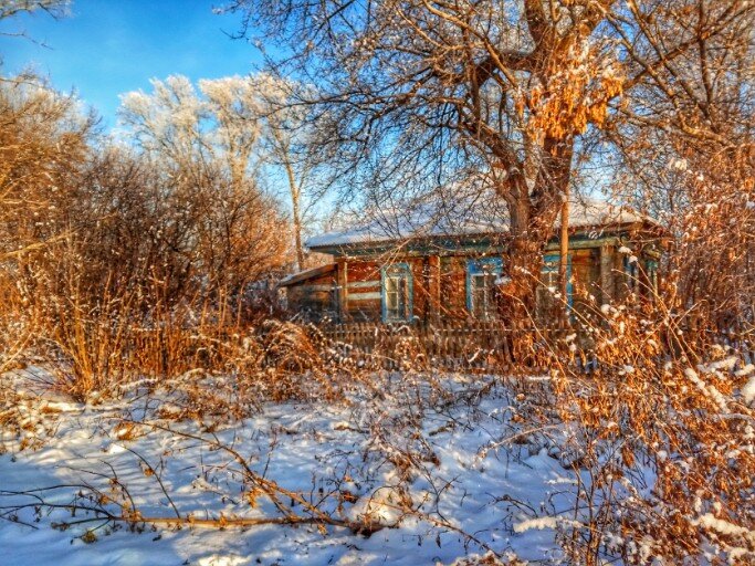 Домик на берегу озера. Вы его не видите, но оно там есть! ) 