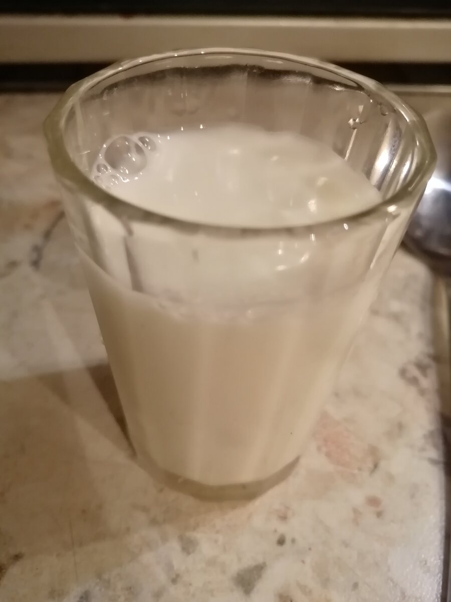 Молоко, как один из способов очистки самогона.