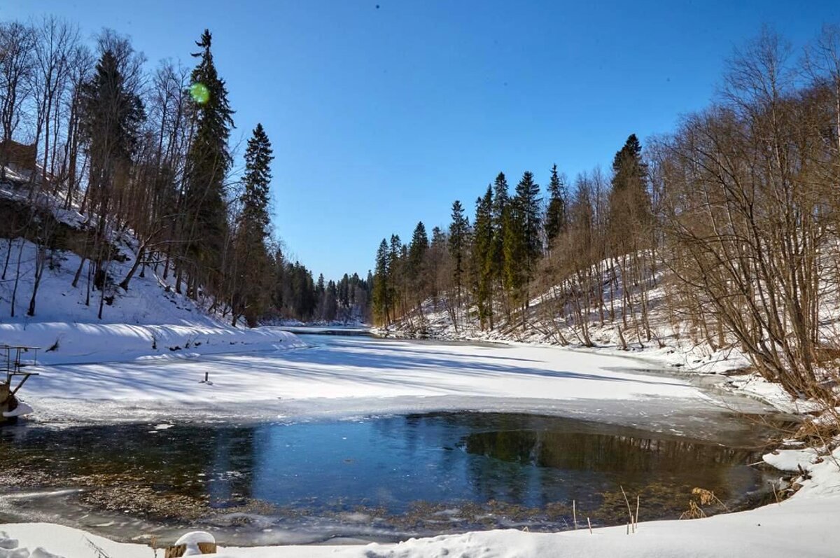 Лопухинка Радоновое озеро зимой