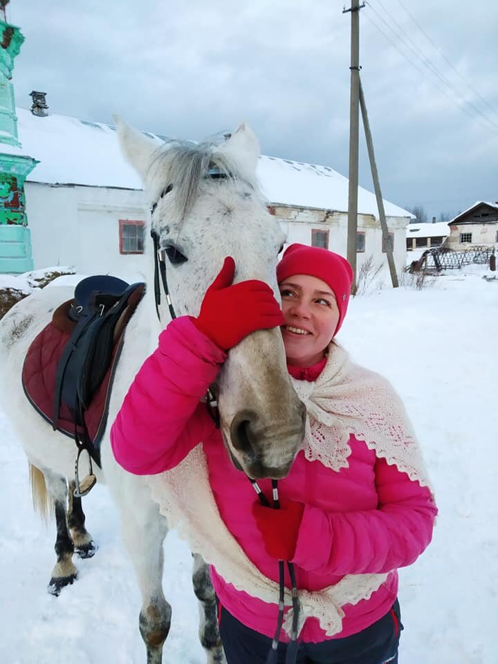 Хозяюшка Гостевого "Дома на Сенном" Светлана Малышева в гостях у Конезавода "Медведки"