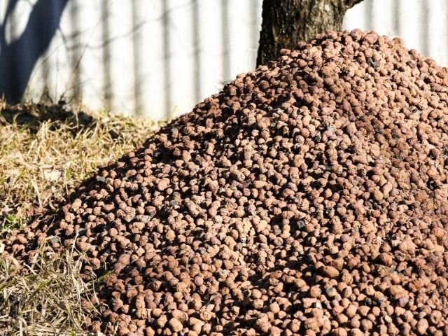 Можно ли использовать керамзит вместо щебня. Керамзит нима. керамзит садовый. керамзит фасованный. керамзит самый мелкий.