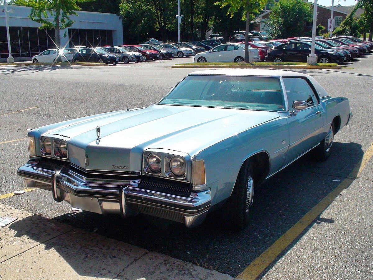 Oldsmobile Tornado - на его базе был построен Eldorado