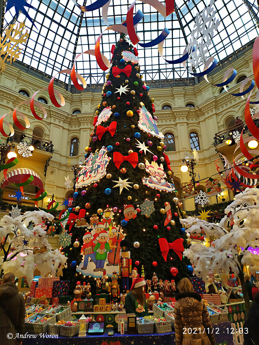 Елка внутри ГУМа