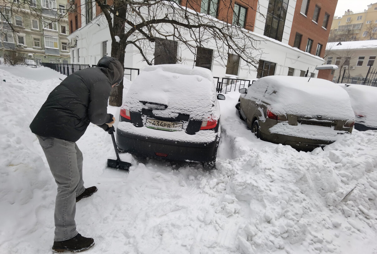 Москва в снежной ловушке! Не смог найти свою машину во дворе. |  IvanDementievskiy . | Дзен