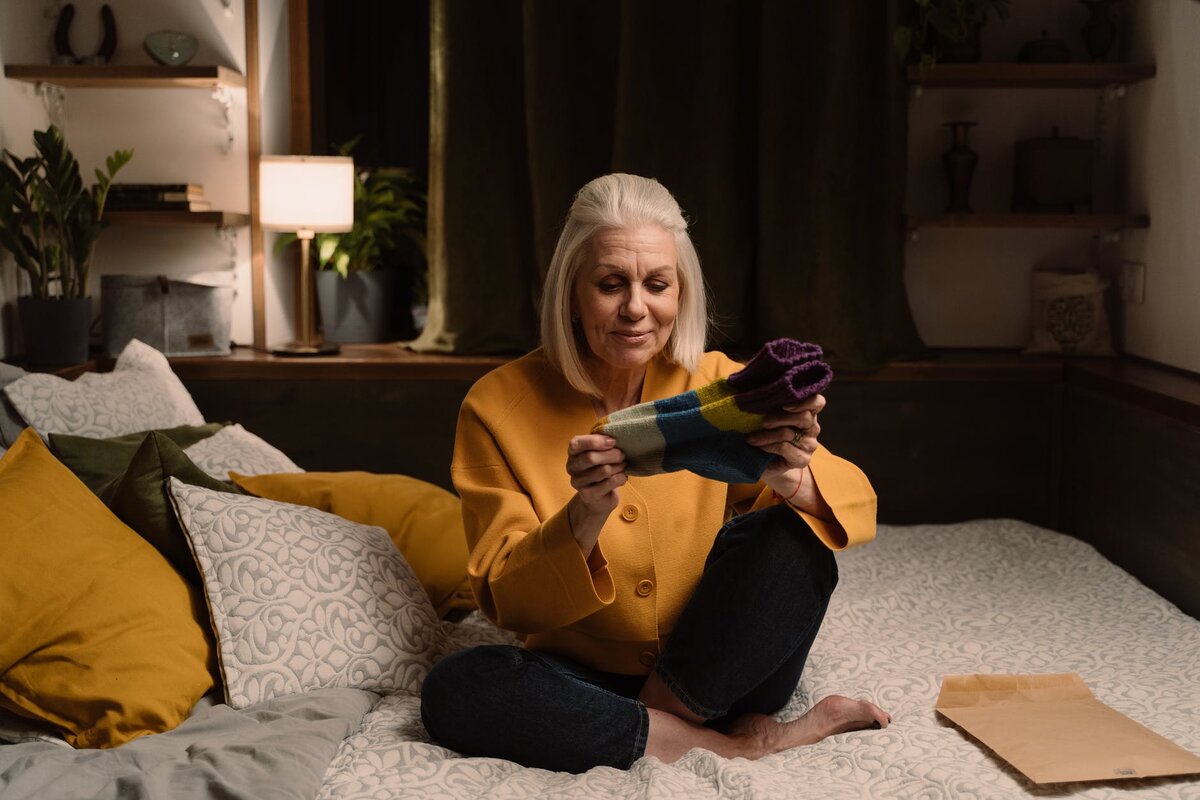 Для женщины, подарить носки - значит проявить заботу (фото pexels.com)