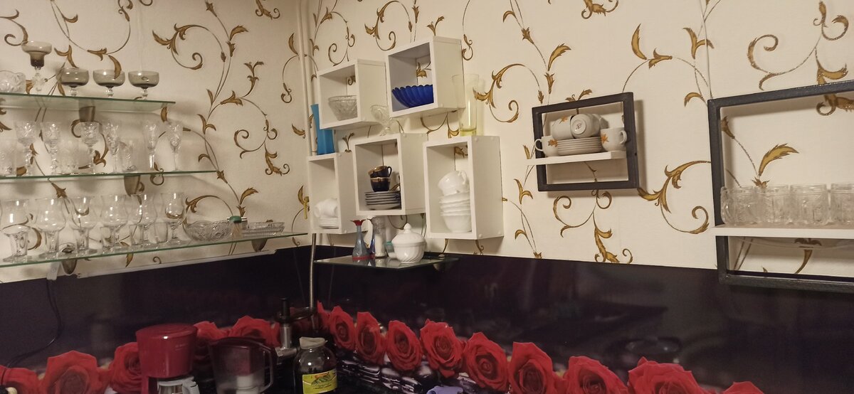 Полки на нашей кухне