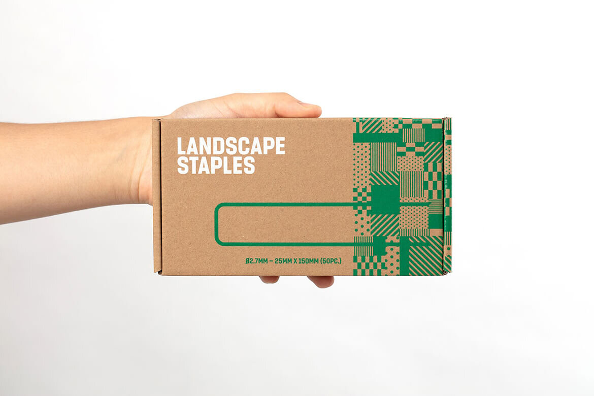 Перед вами упаковка скоб для ландшафтного дизайна GardenGloss. Коробка сделана из картона толщиной 2 мм. Рисунок нанесен методом трафаретной печати.-2