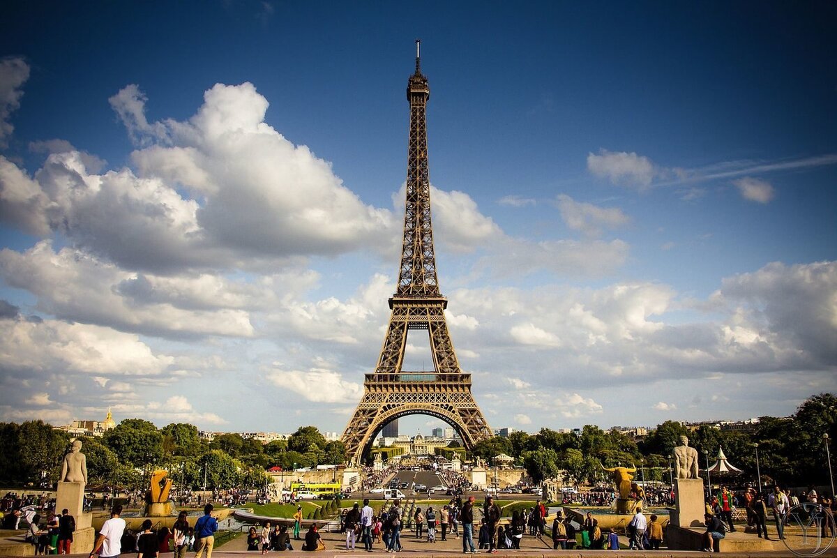 Paris eiffel tower. Эйфелева башня в Париже. Символ Парижа Эйфелева башня. Париж Эйфелева башня тур. Эльфивая башня в Париже сейчас.