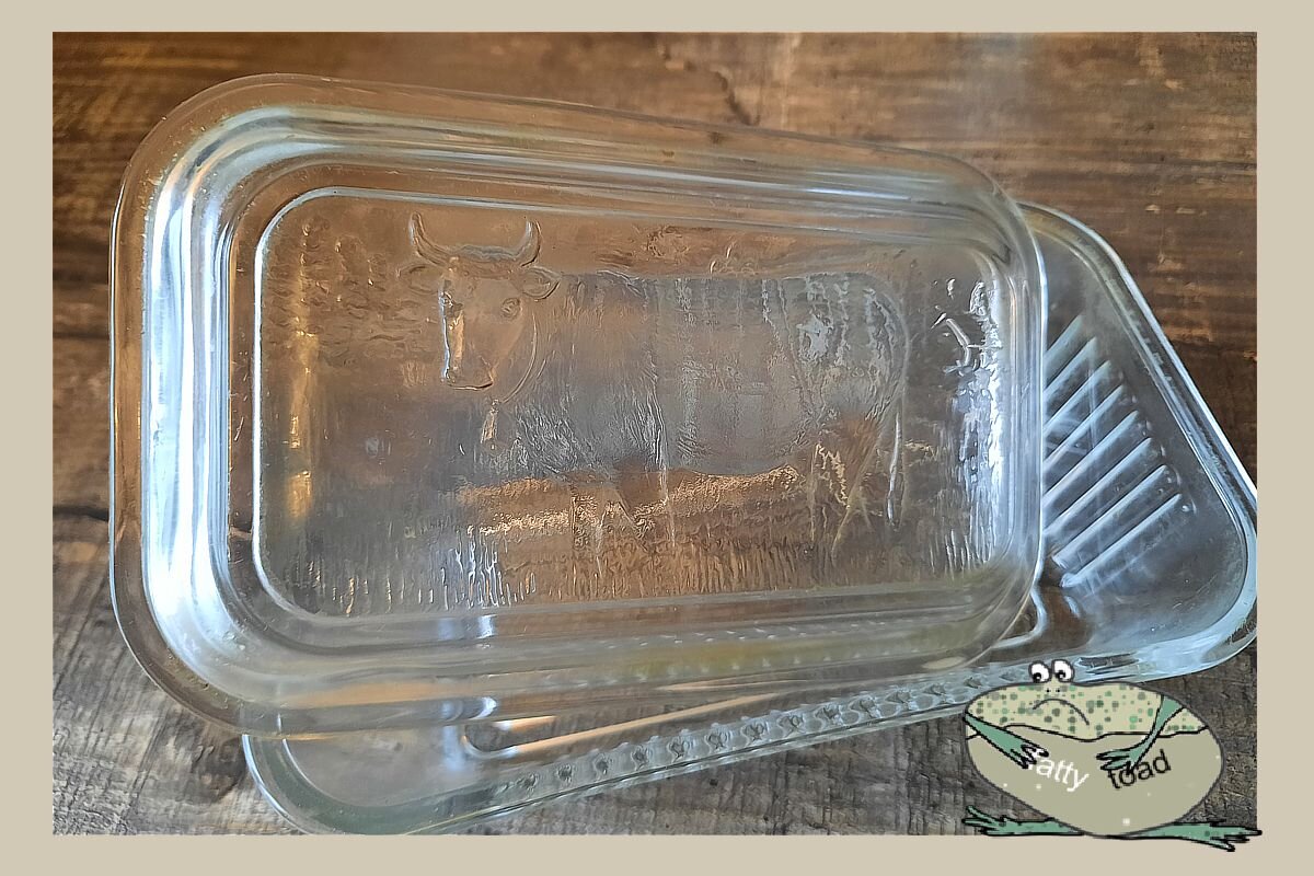 Такие масленки были очень популярным подарком лет 20 назад.