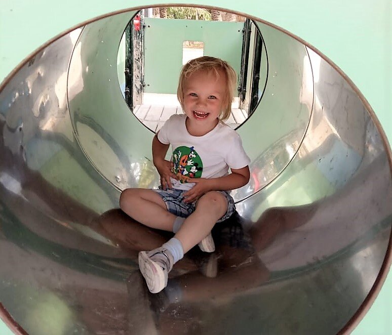 Виктор ещё не знает, что осенью ему в школу