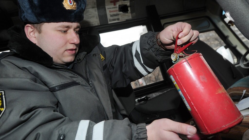 Взорвался огнетушитель в машине