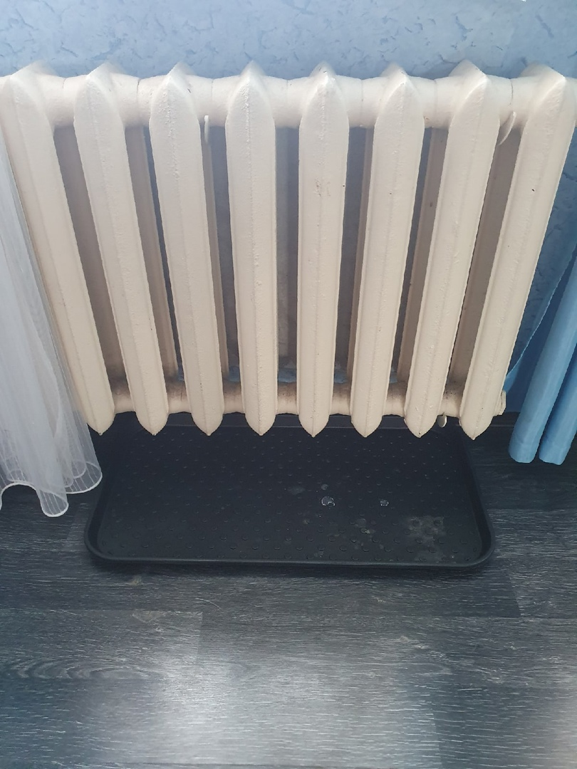 Под батареей