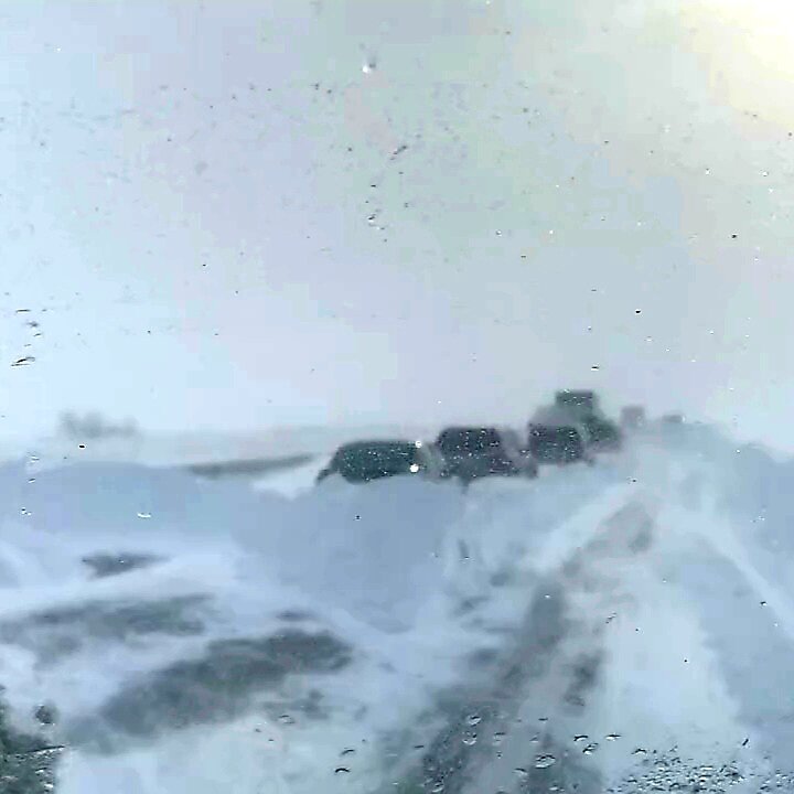 Снежные заносы на трассе