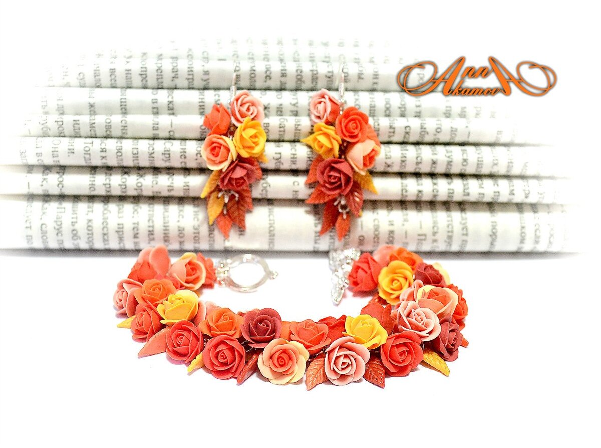 Браслет и серьги с яркими розами