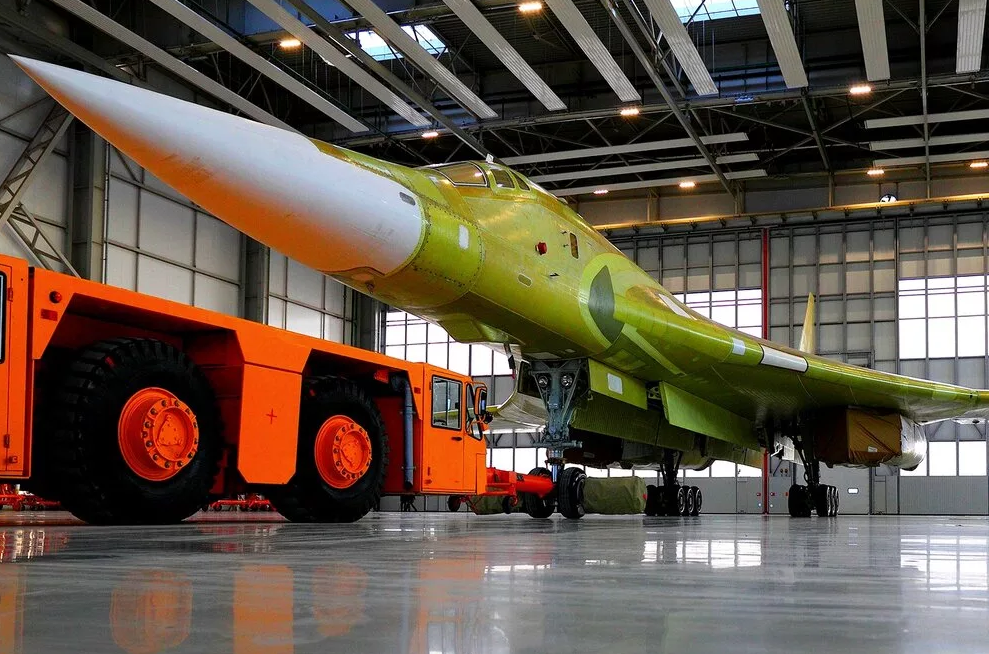 Новый Ту-160М2 на Казанском авиазаводе