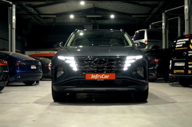 Hyundai Tucson вид спереди