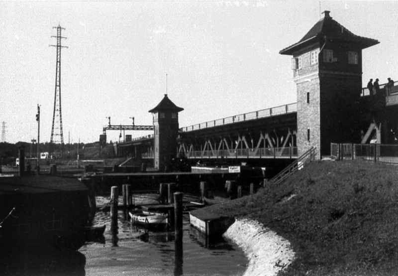 Мост Reichsbahnbrücke - источник: я-картинки