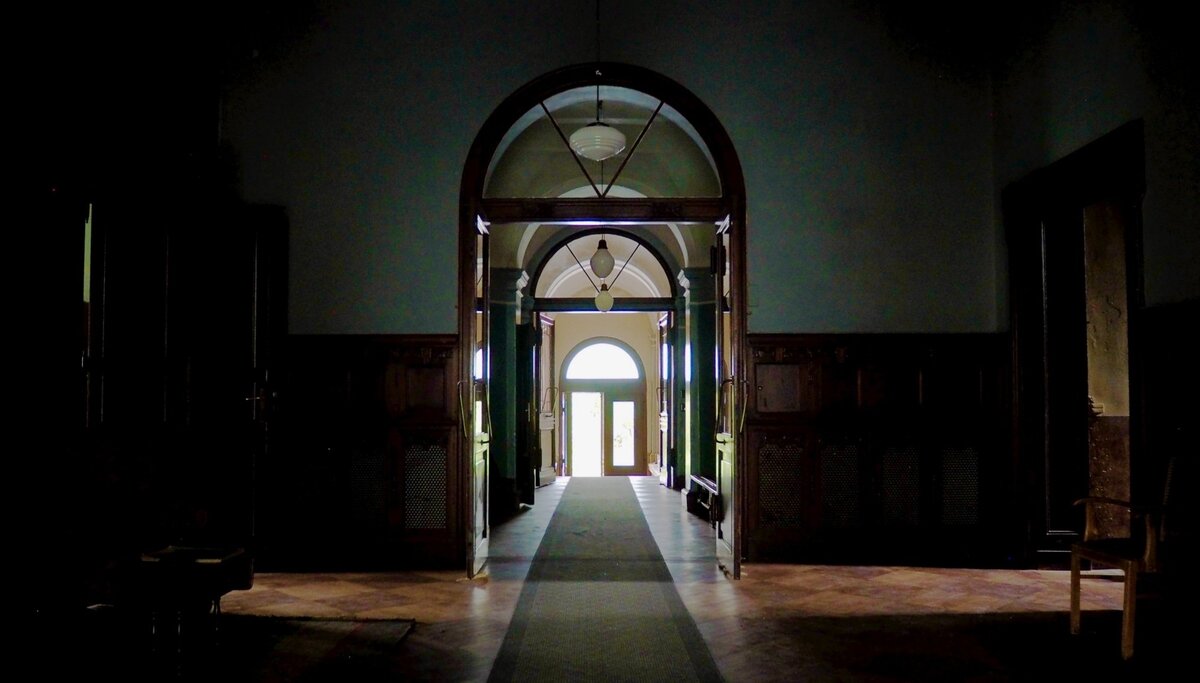 1. Приют Метуэн, холл