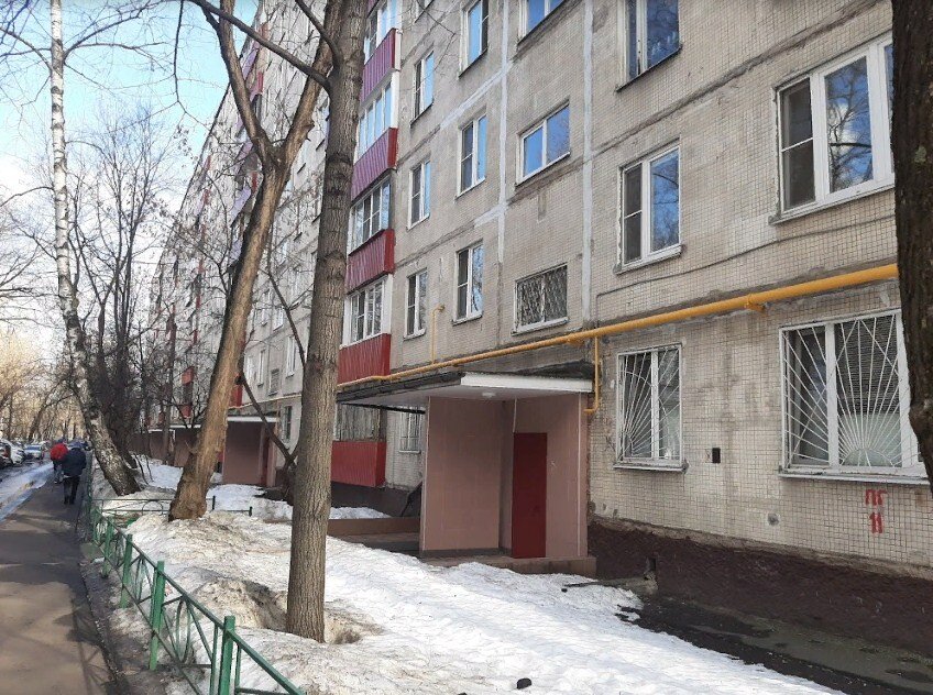 Подъезд для входа 