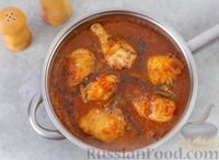 Курица, тушенная с тыквой и изюмом, в пряном томатном соусе