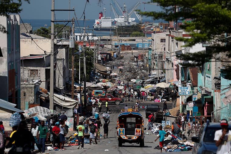 Порт-о-Пренс, нищая столица самой бедной в мире страны