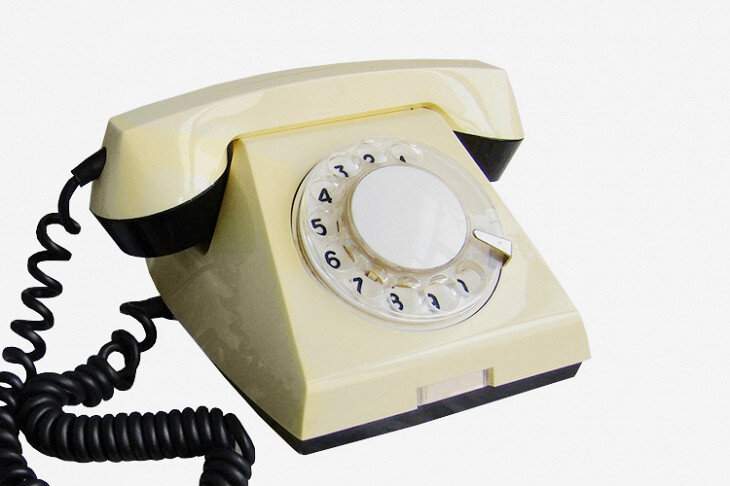 «ТА-68» с дисковым номеронабирателем и механическим звонком с регулятором громкости — один из самых популярных телефонов в СССР. Использовался в 1950–1970-х годах