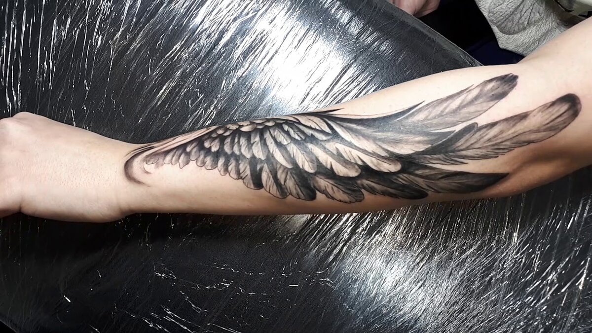 Значение тату «крылья»