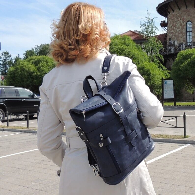 Авторский рюкзак-сумка ручной работы российского мастера.