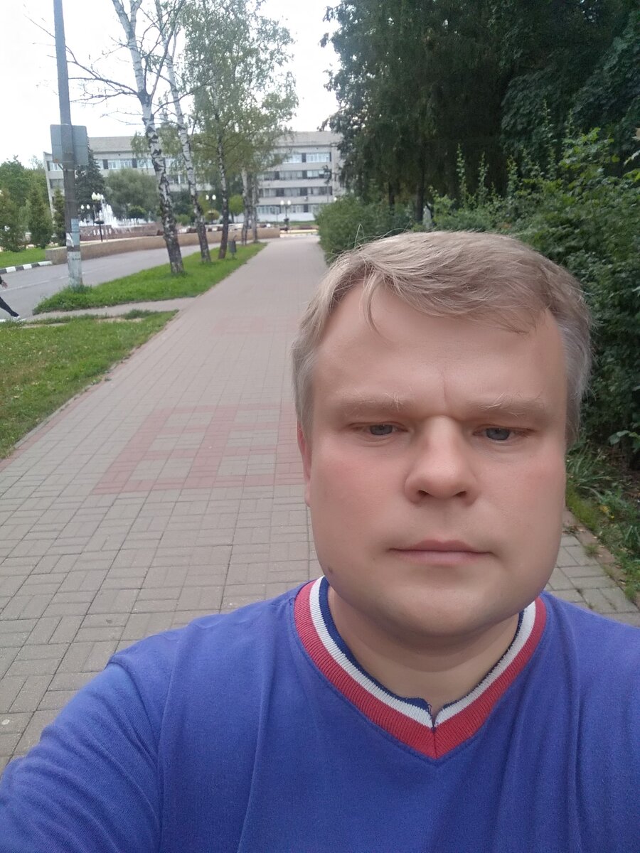 Совсем не умею делать селфи. Первые пробы, в городе Обнинске.