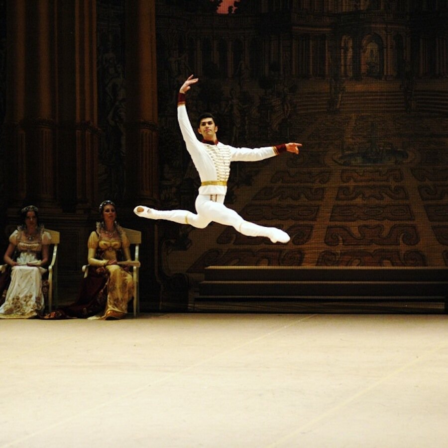 Тщетная предосторожность балет цискаридзе. Балет в петербурге цискаридзе. Танцор большого театра цискаридзе. Балет в петербурге цискаридзе. Тщетная предосторожность балет михайловский театр цискаридзе.