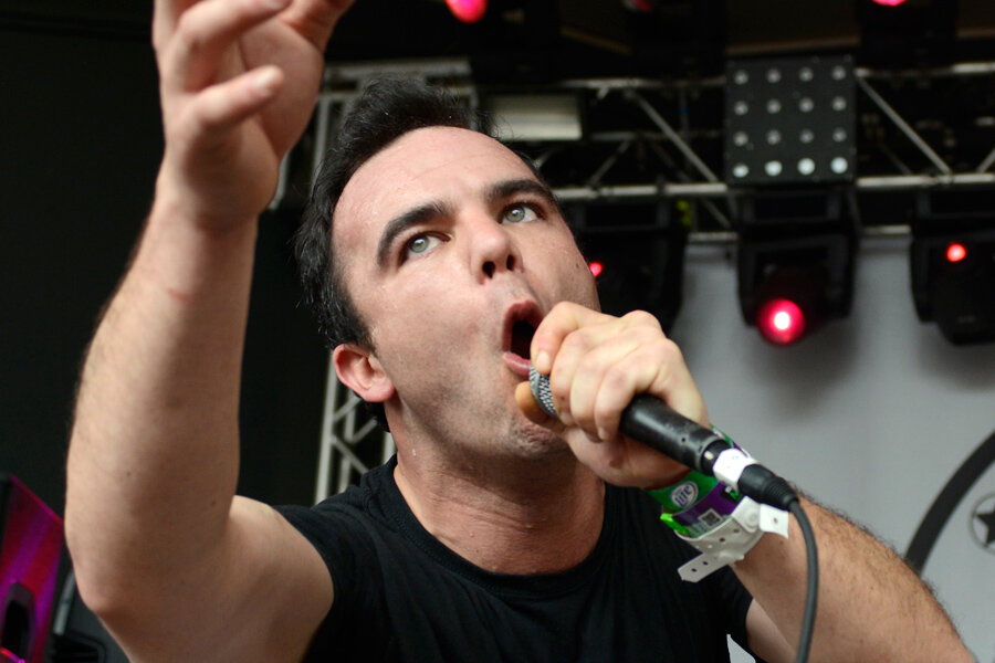 «У меня все песни личные, эту породила моя темная сторона», — рассказывает вокалист Future Islands Сэмюэл Т. Херринг