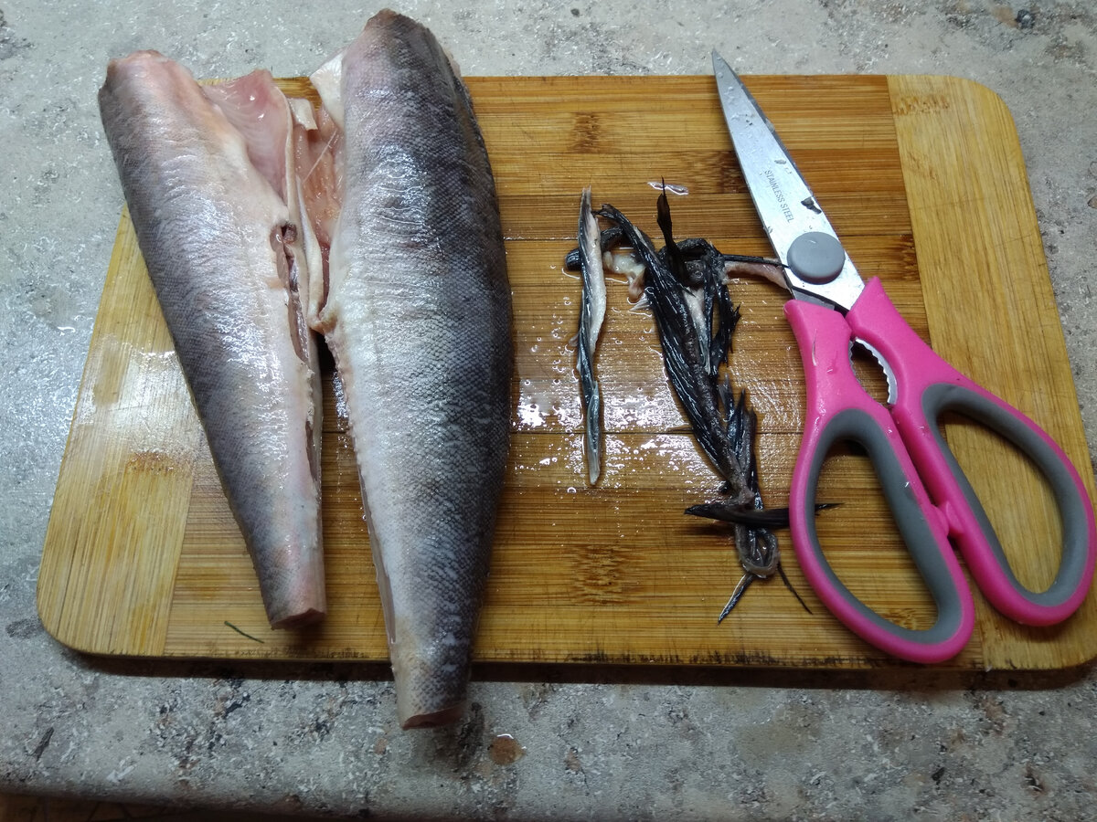 Фото автора. Чистим и моём рыбу