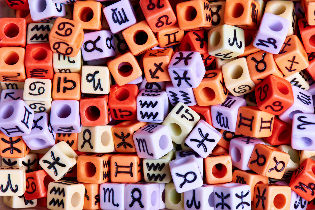 Совместимость знаков зодиака только в теории выглядит просто. Фото: envato.com