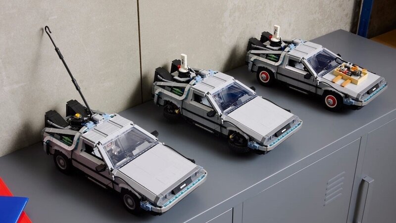 1/2 Три версии LEGO с DeLorean из «Назад в будущее»  📷
  📷
